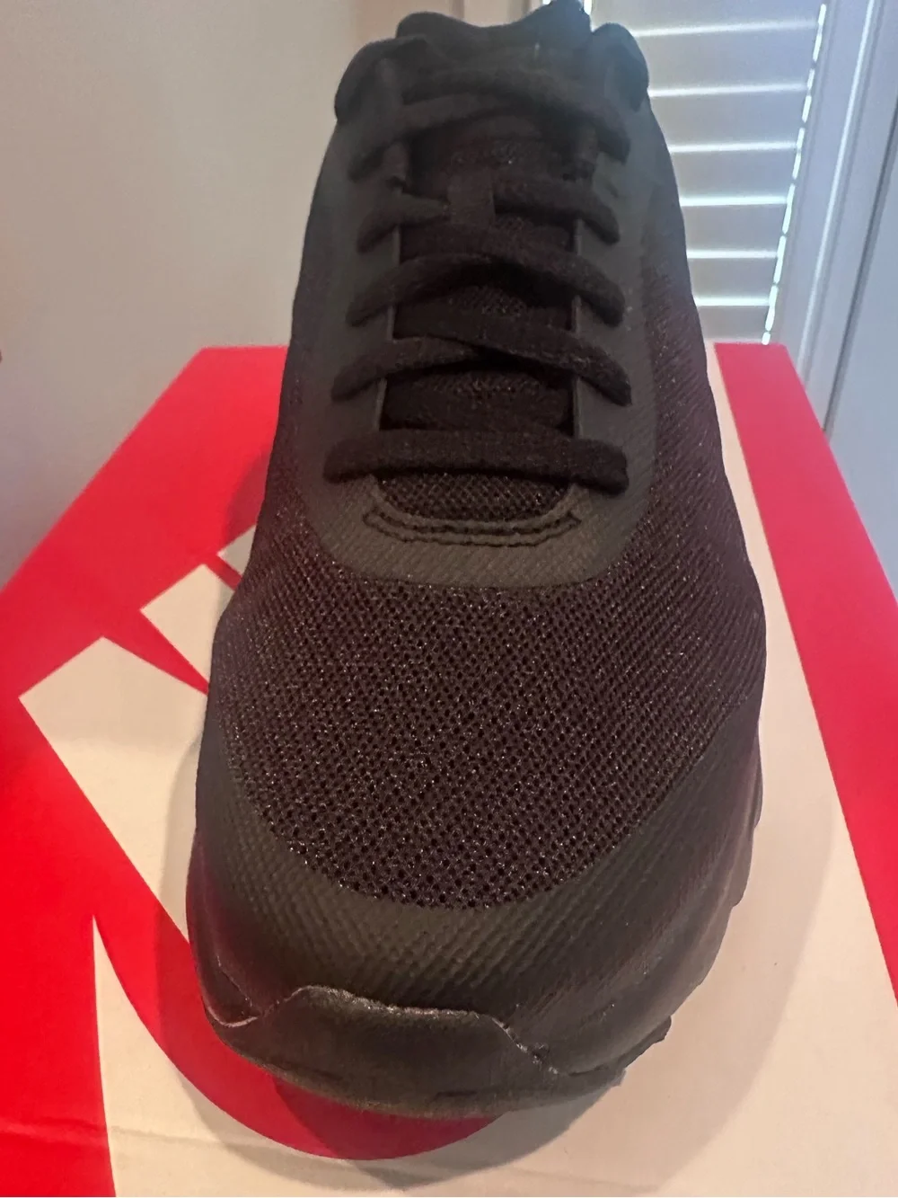 Nike Air Max Invigor Triple Black Sneakers NIB Men’s 10.5 Running Shoes